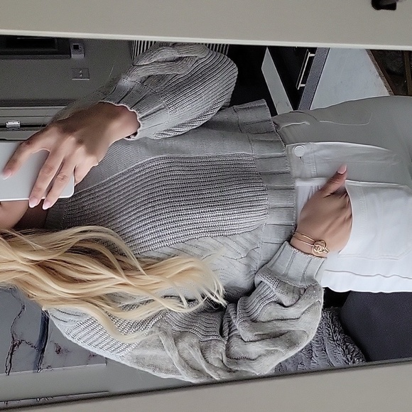 initial NWT Pullover Cropped, Light Grey - Picture 1 of 10